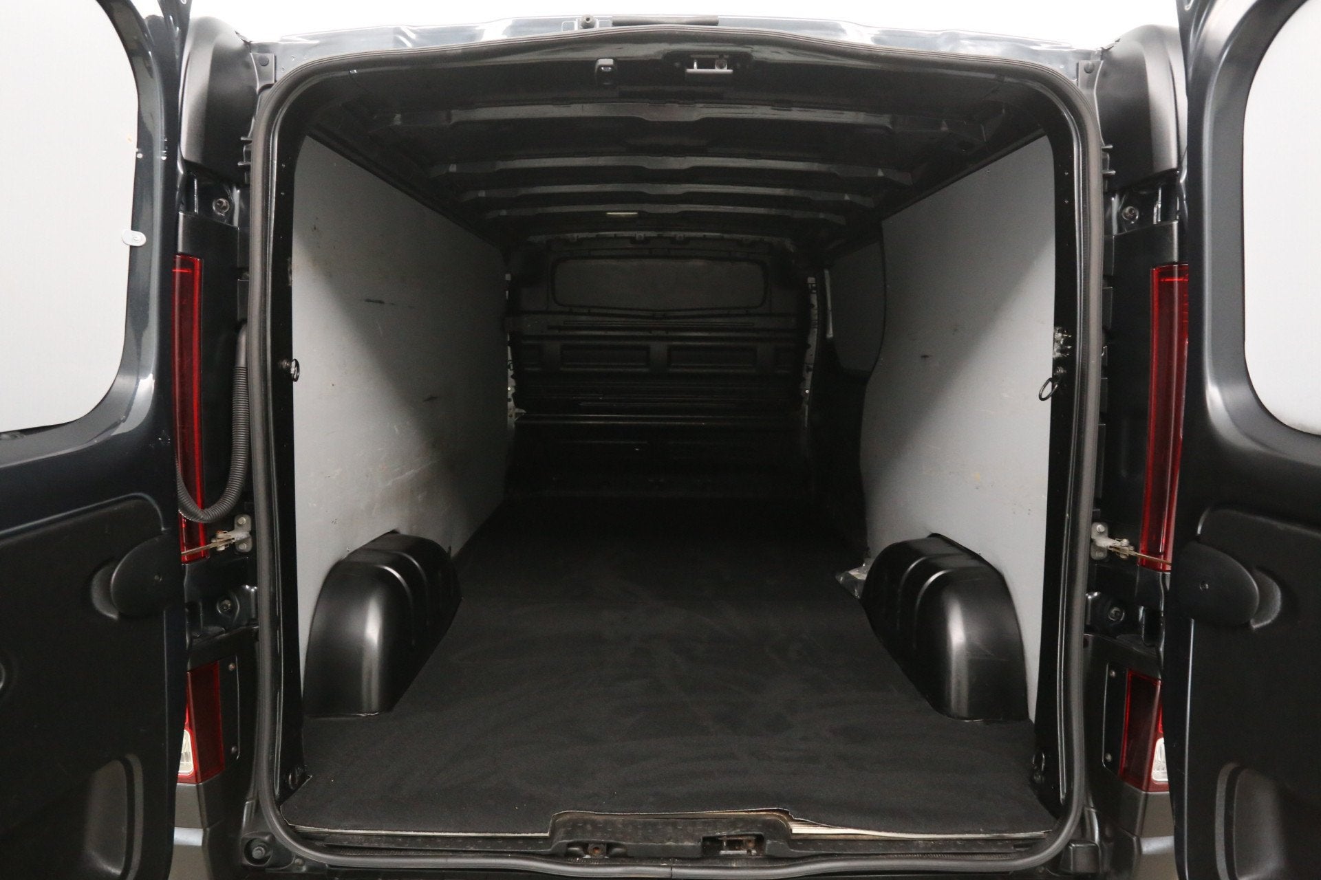 Renault Trafic 2.0 dCi 145PK T29 L2H1 | Airco | Camera | Cru, Voorwielaandrijving, 145 pk, Stof, Gebruikt