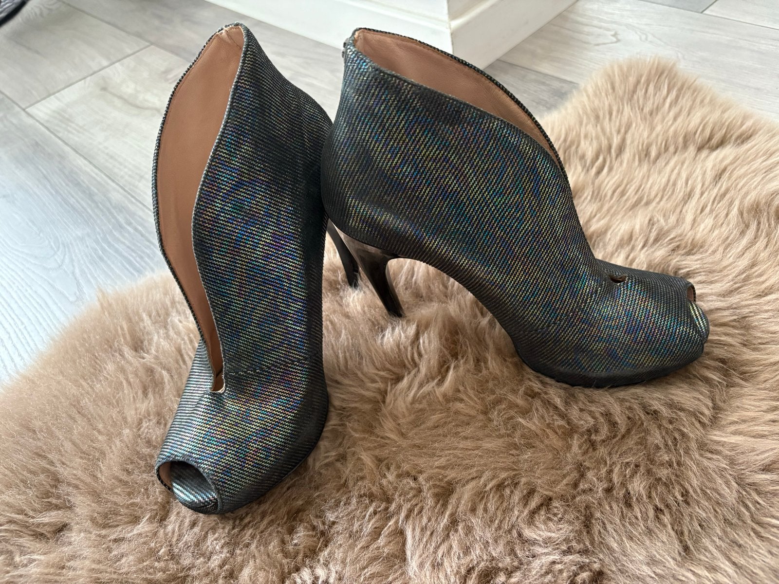Guess Peep-toe Enkellaarsjes met Hak - Maat 38, Ophalen of Verzenden, Zo goed als nieuw, Overige kleuren, Lage of Enkellaarzen
