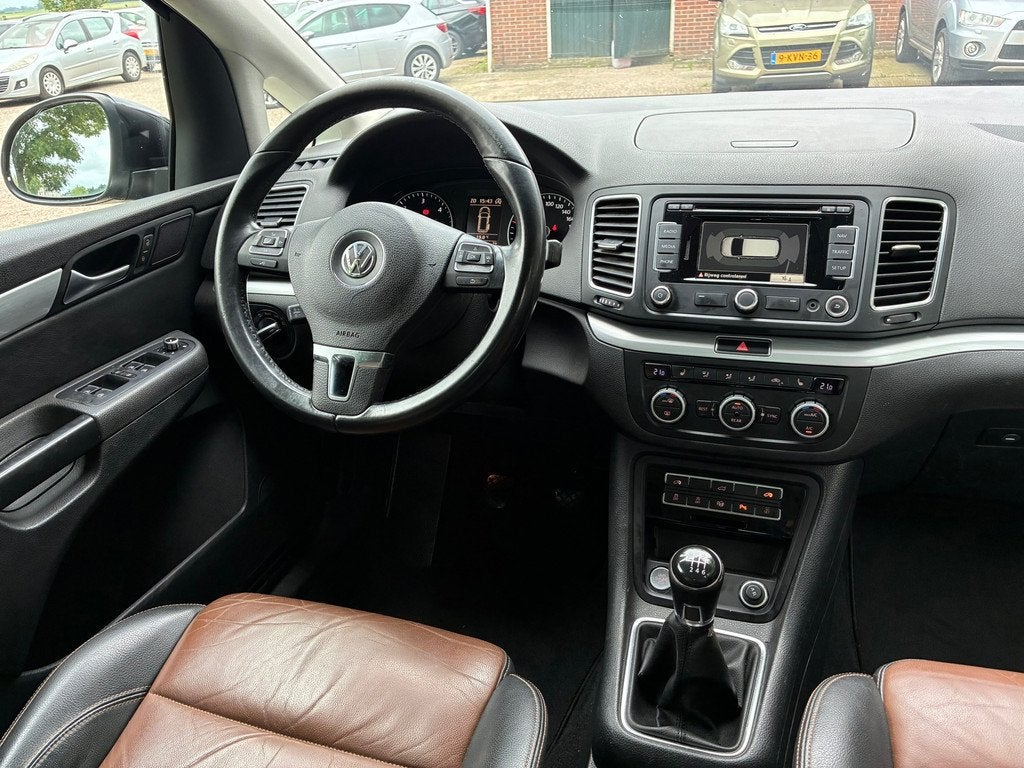 Volkswagen Sharan 2.0 TDI Highline 6p. | Leder + Stoel verw., Auto's, Volkswagen, Voorwielaandrijving, Euro 5, 136 pk, Gebruikt