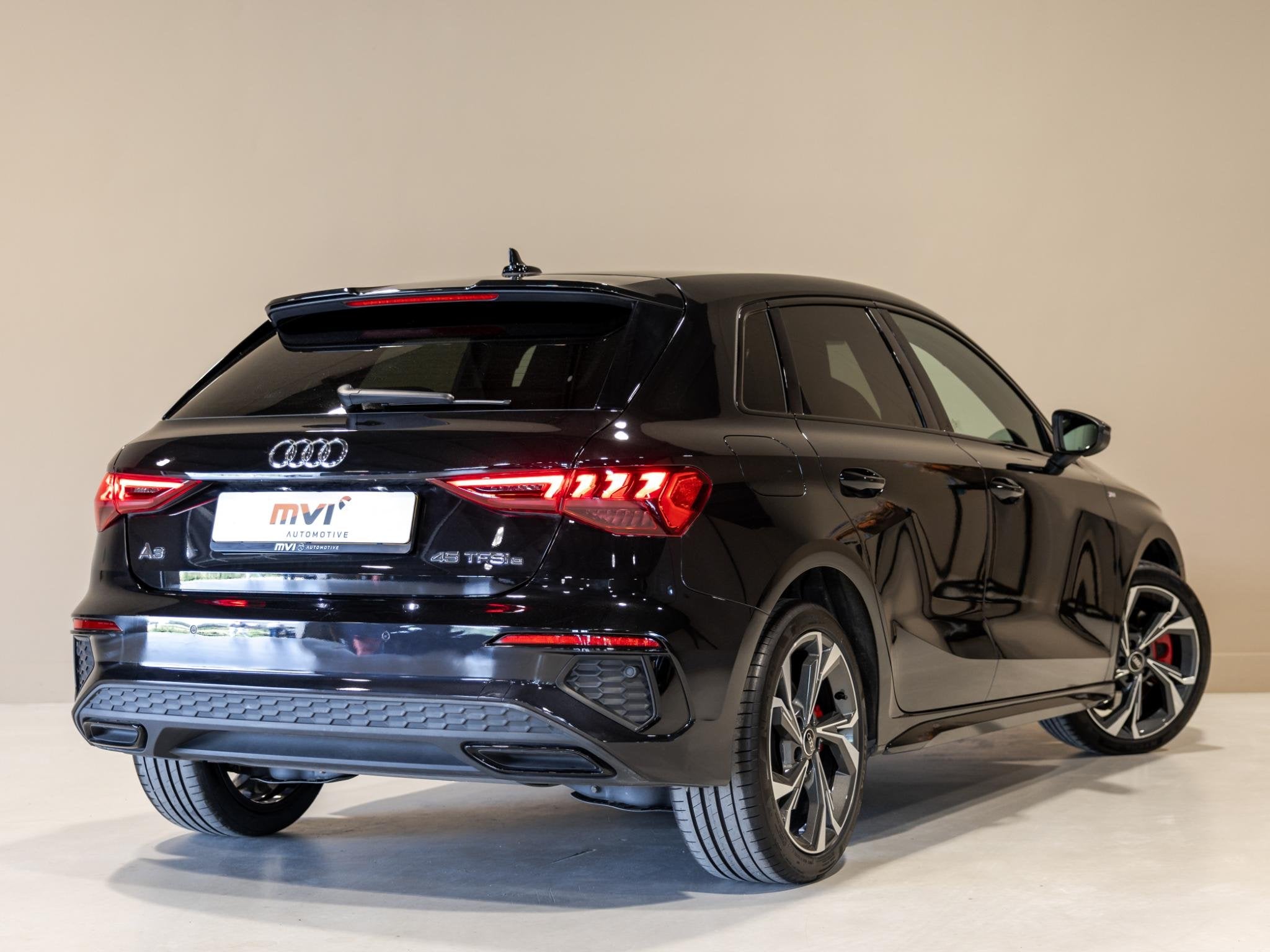 Audi A3 Sportback 45 TFSI e S-Line edition Competition SOH 9, Auto's, Dealer onderhouden, Gebruikt, Met garantie (alle), Zwart