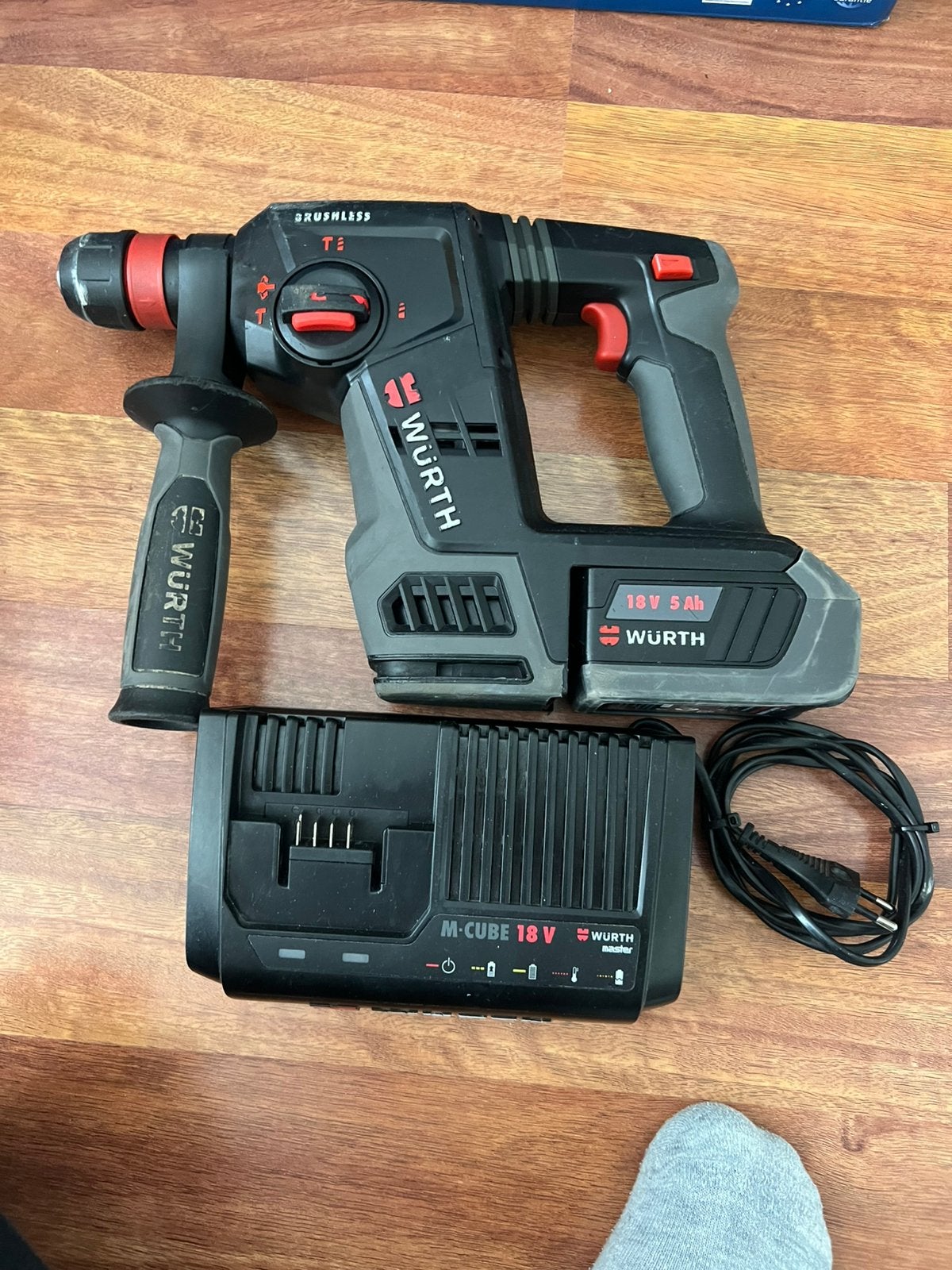 Body met 5 amp accu en lader., Ophalen of Verzenden, Zo goed als nieuw, Boor- en Schroefmachine