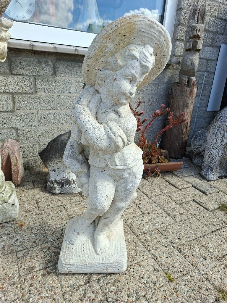 Charmant tuinbeeld van een jongen met een hoed., Ophalen, Gebruikt, Beton