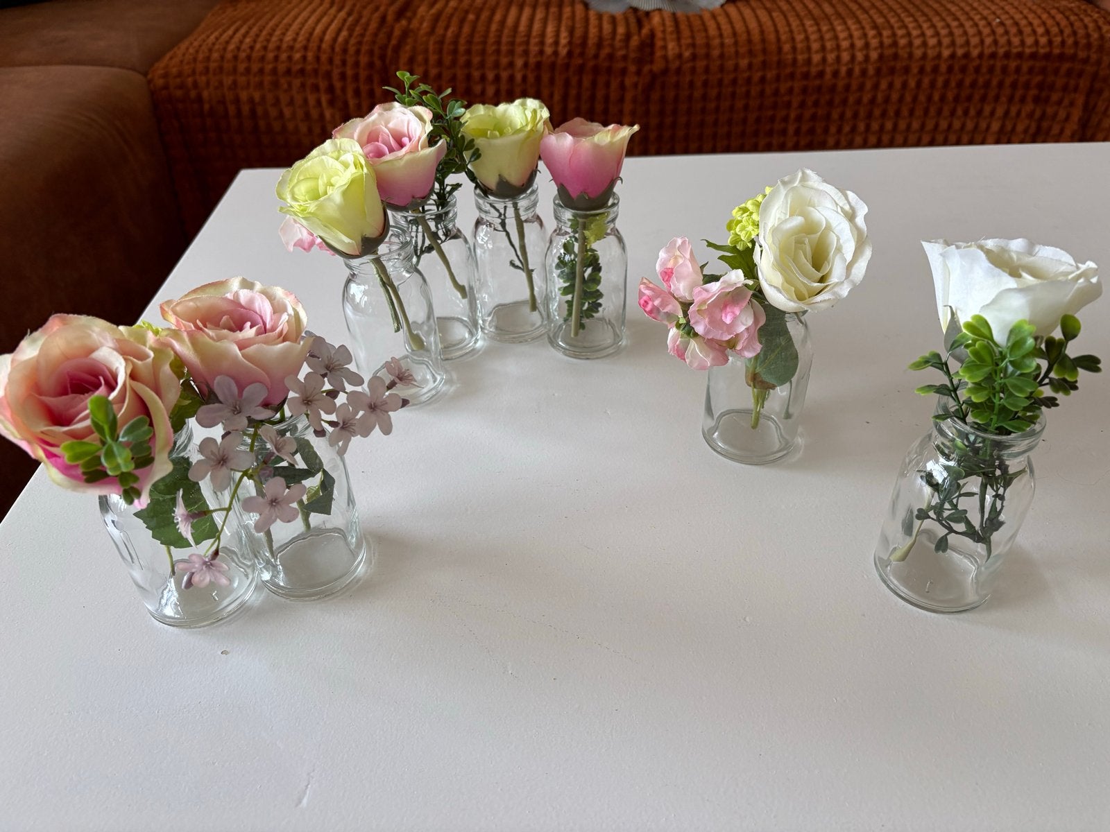 Set van 8 mini glazen vaasjes met kunstbloemen, Ophalen, Meerkleurig, Inclusief decoratie, Glas