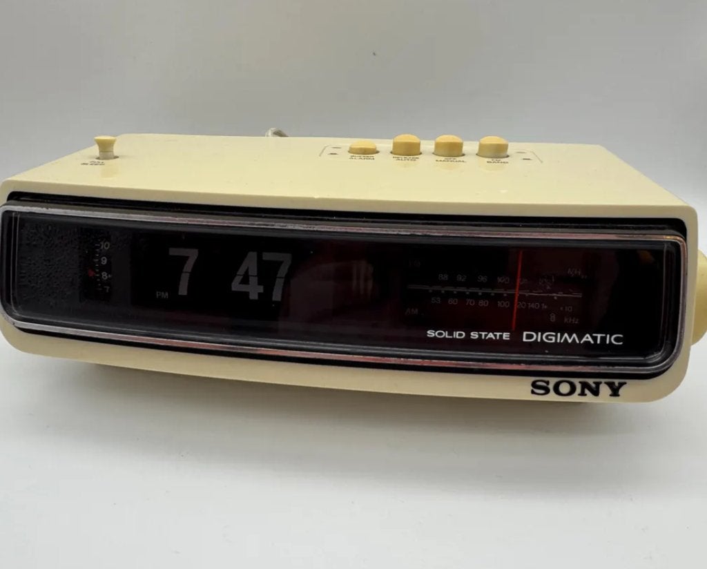 Sony Digimatic TFM-C480W klapradio-wekker 1976, Ophalen of Verzenden