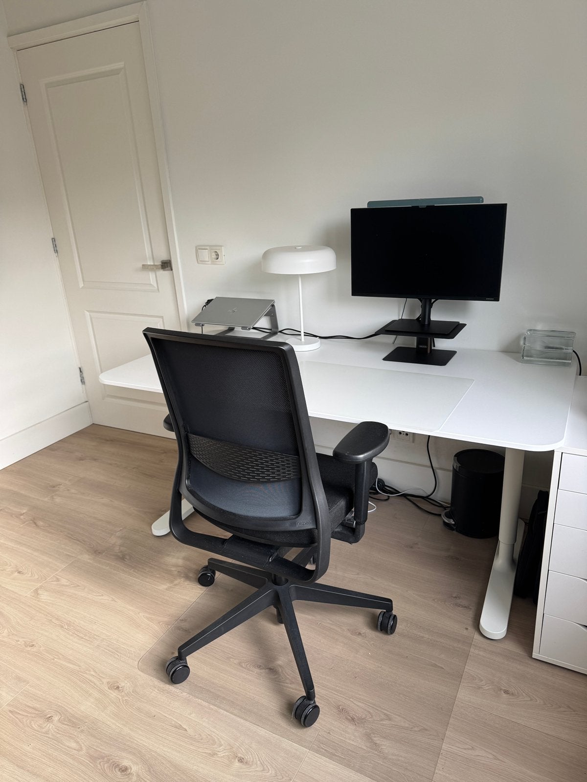 Ikea Bekant bureau (160 cm bij 80 cm), Huis en Inrichting, Bureaus, Ophalen, Zo goed als nieuw