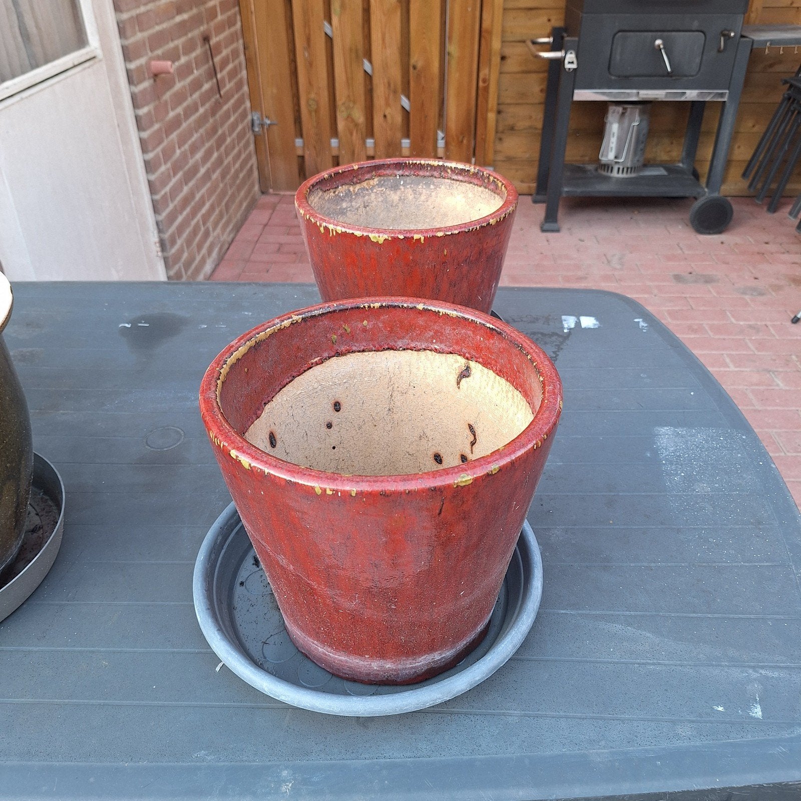 Bloempot in de kleur bordeaux rood, Tuin en Terras, Bloembakken en Plantenbakken, Ophalen, Steen, Gebruikt, Minder dan 30 cm