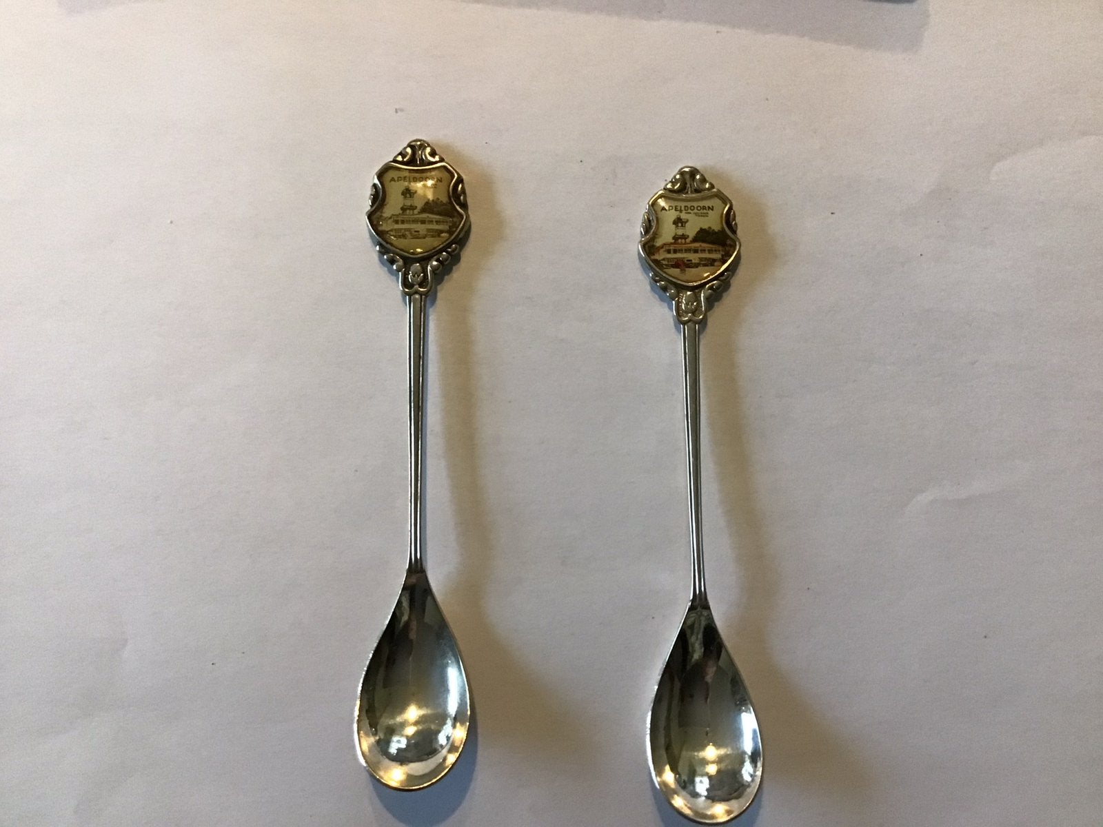 2 lepeltjes Julianatoren Apeldoorn, Antiek en Kunst, Ophalen of Verzenden
