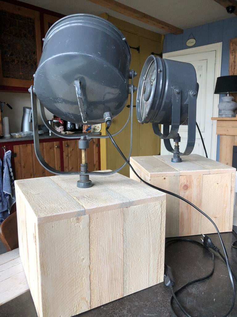 Oude scheepslampen op houten voet - Aparte verlichting, Ophalen of Verzenden