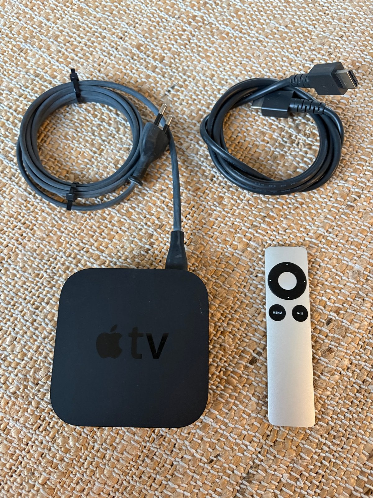 Apple TV 3e gen (A1469) met afstandsbediening en HDMI kabel, Ophalen of Verzenden, Zo goed als nieuw, HDMI, Zonder harde schijf