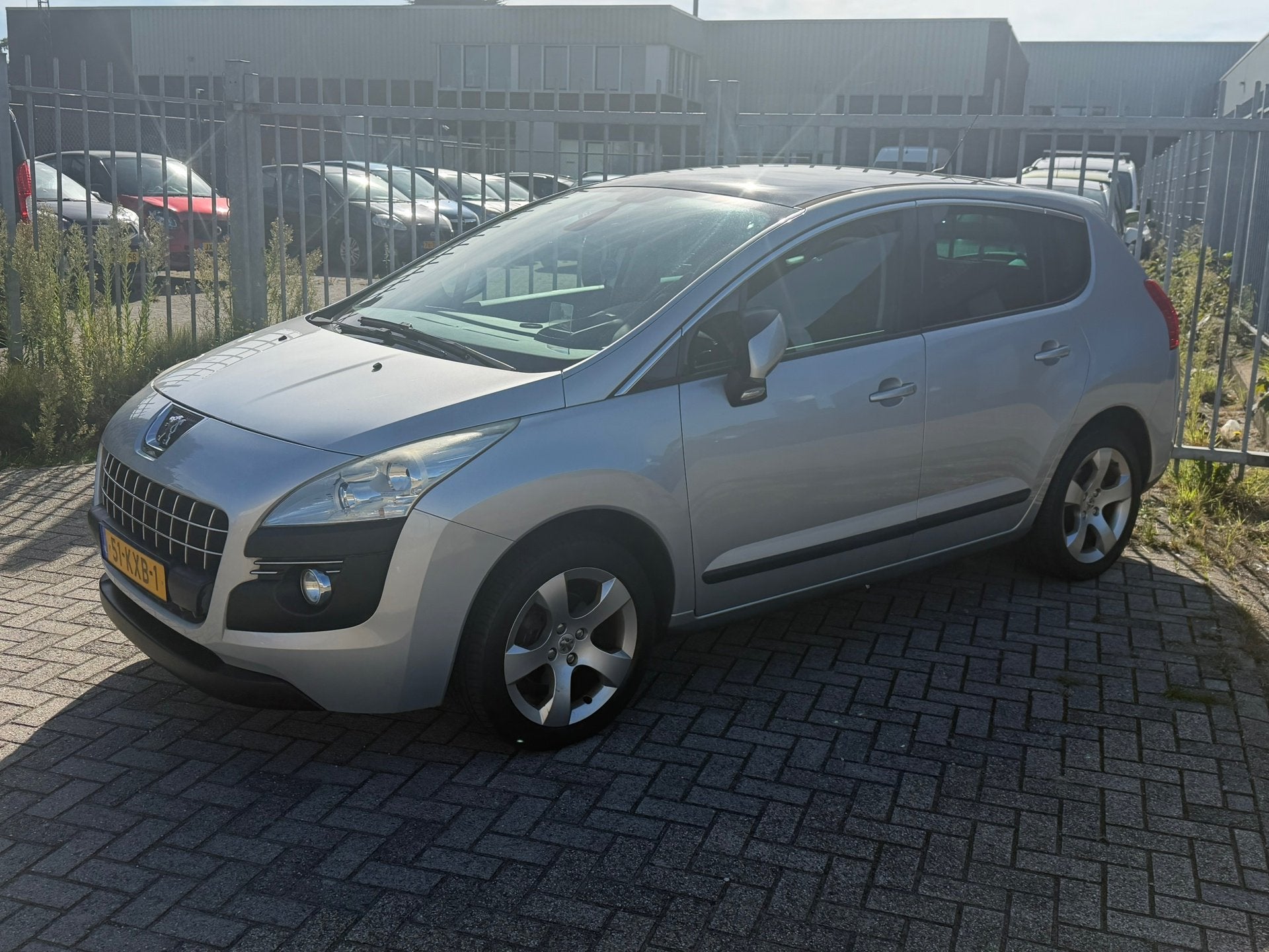 Peugeot 3008 1.6 VTi Première NL AUTO NAP! TREKHAAK l AIRCO, Auto's, Voorwielaandrijving, Stof, Gebruikt, Zwart