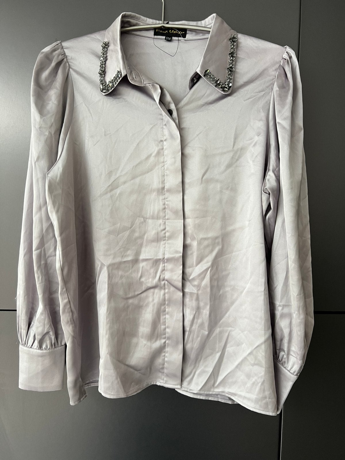 FRANK USHER ZILVER GRIJS ZIJDE SATIJN SATIJNENE BLOUSE S/ M, Ophalen of Verzenden, Nieuw, Maat 38/40 (M), Grijs