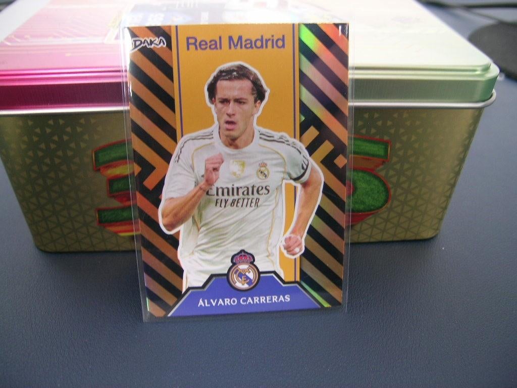05/25 Alvaro Carreras Real Madrid 2025-26 DAKA, Ophalen of Verzenden, Zo goed als nieuw, Losse kaart