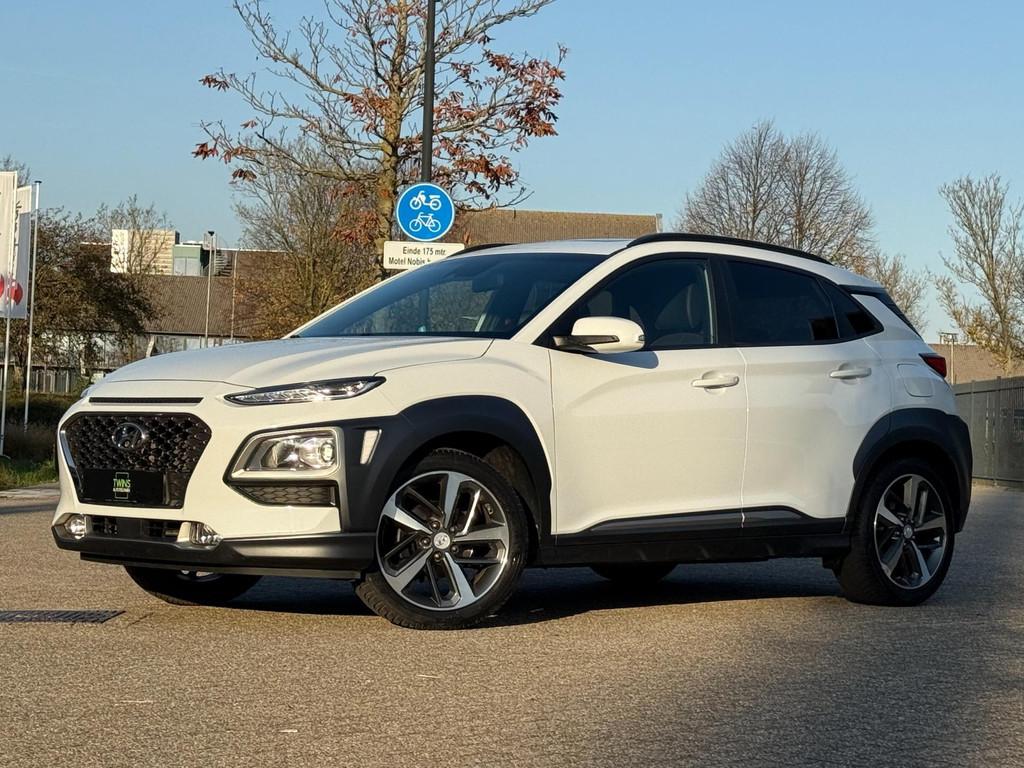 Hyundai Kona 1.0 TGDI Style 2WD Trekhaak , Schuif/Kanteldak, Voorwielaandrijving, Gebruikt, Zwart, Leder en Stof