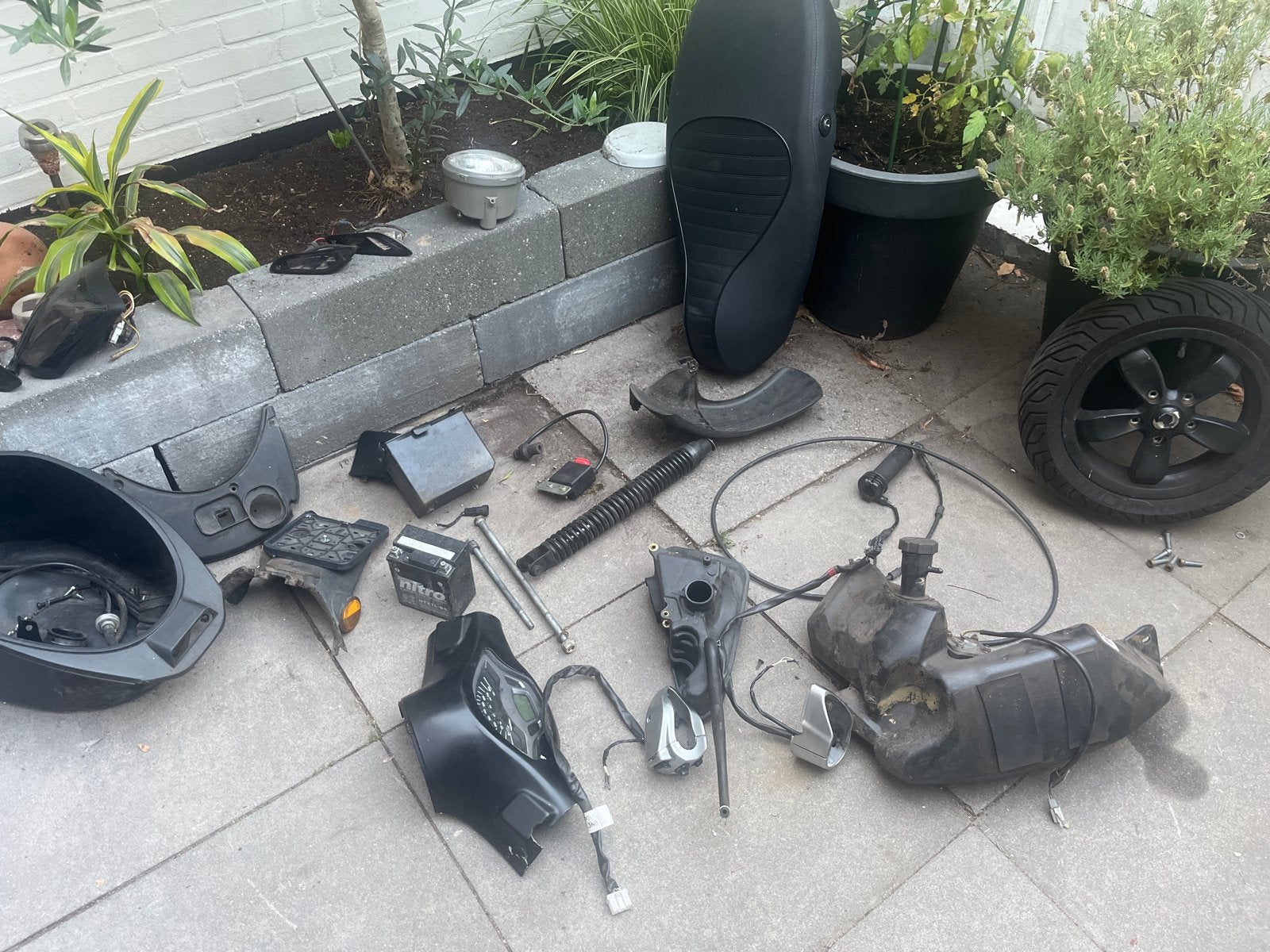 Vespa primavera/sprint onderdelen van nieuwe wiel naar tank, Fietsen en Brommers, Brommeronderdelen | Scooters, Ophalen, Gebruikt