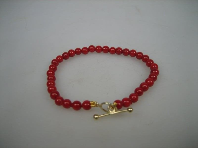 Antieke Bloedkoralen Baby Armbandje met Goud kapitteltokje, Verzenden, Nieuw, Overige kleuren, Armband