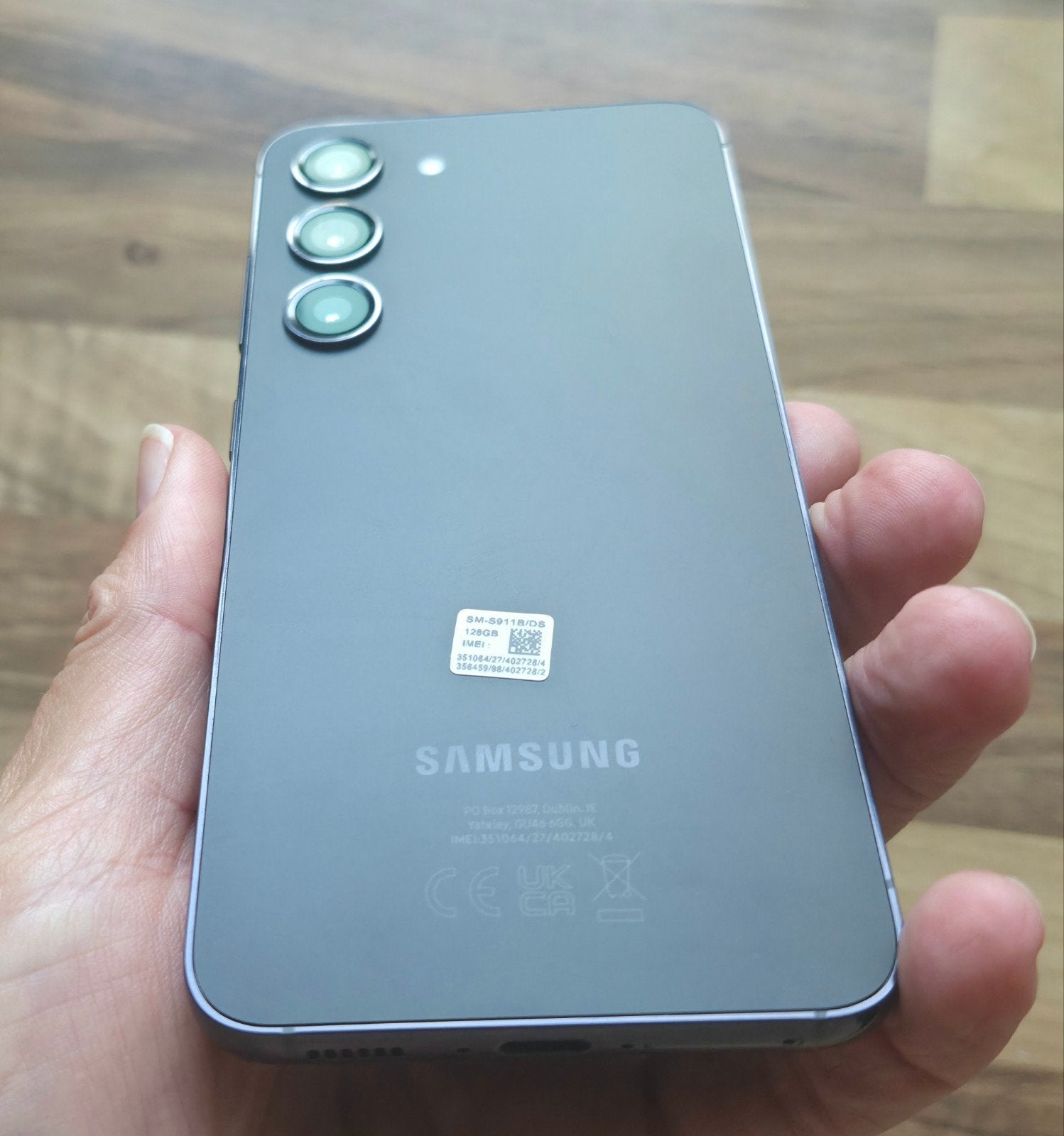 Foto 4 van Samsung Galaxy S23 - Zo goed als nieuw met hoesje