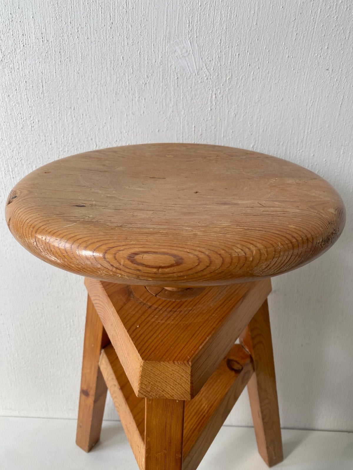 Pine atelier kruk , Scandinavisch jaren 70, Gebruikt, Onbekend, In hoogte verstelbaar, Ophalen of Verzenden