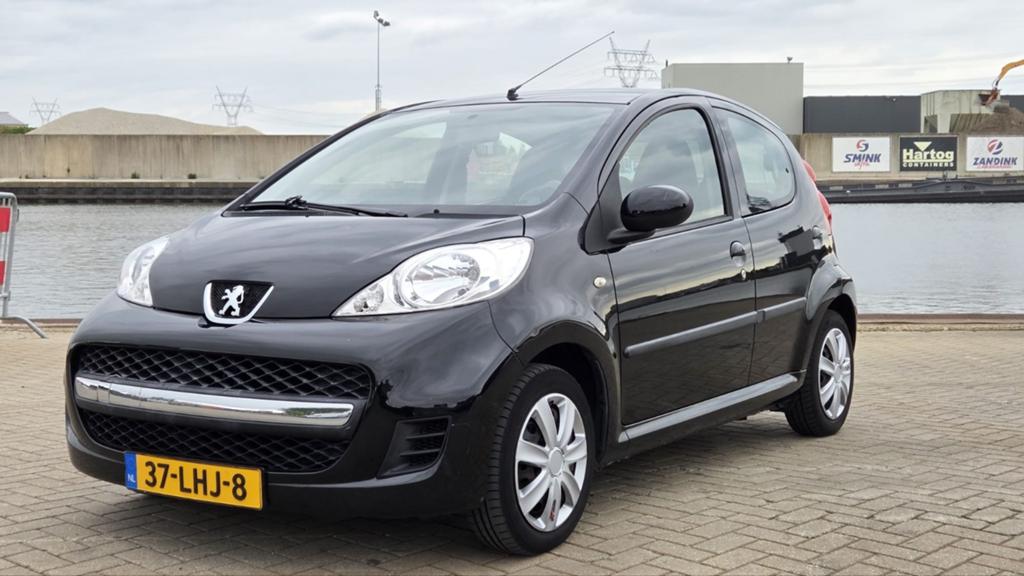 Peugeot 107 1.0 12V 5DR 2010 Zwart, Voorwielaandrijving, Euro 5, Stof, Zwart