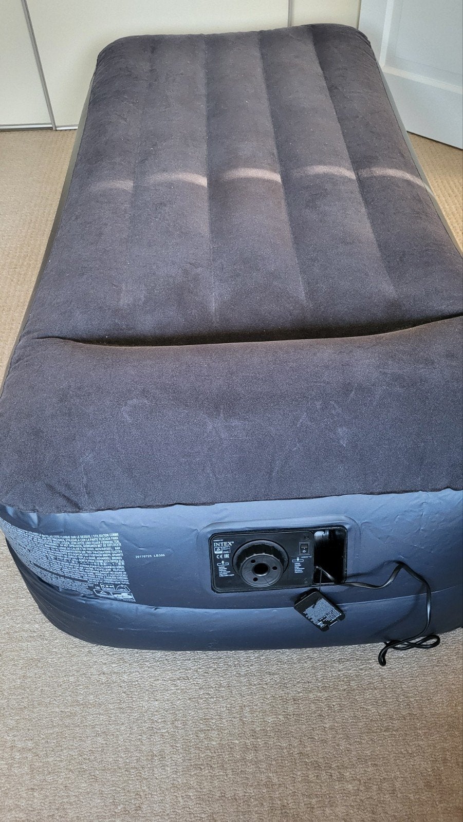 Intex 1-persoons luchtbed met ingebouwde pomp, Caravans en Kamperen, Ophalen of Verzenden, Ingebouwde pomp, Gebruikt, 1-persoons