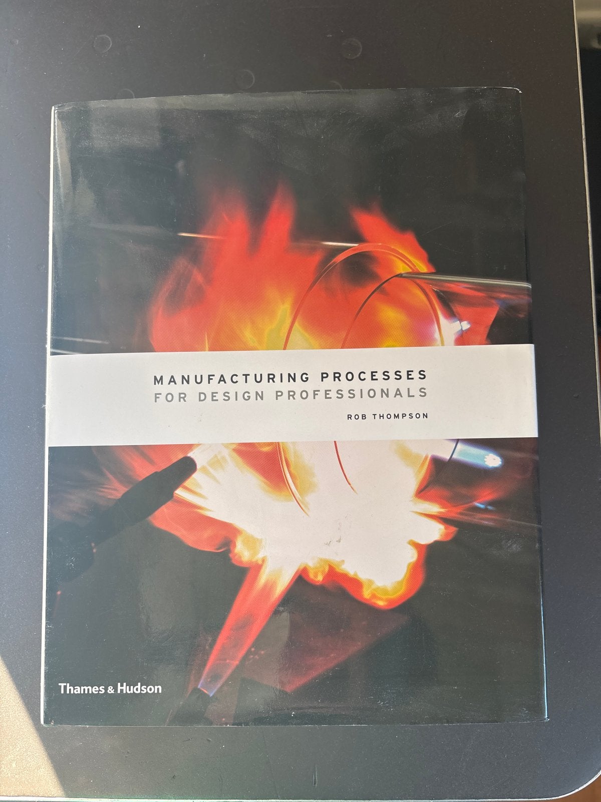 Manufacturing Processes for Design Professionals - Rob Thomp, Ophalen of Verzenden, Zo goed als nieuw, Werktuigbouwkunde