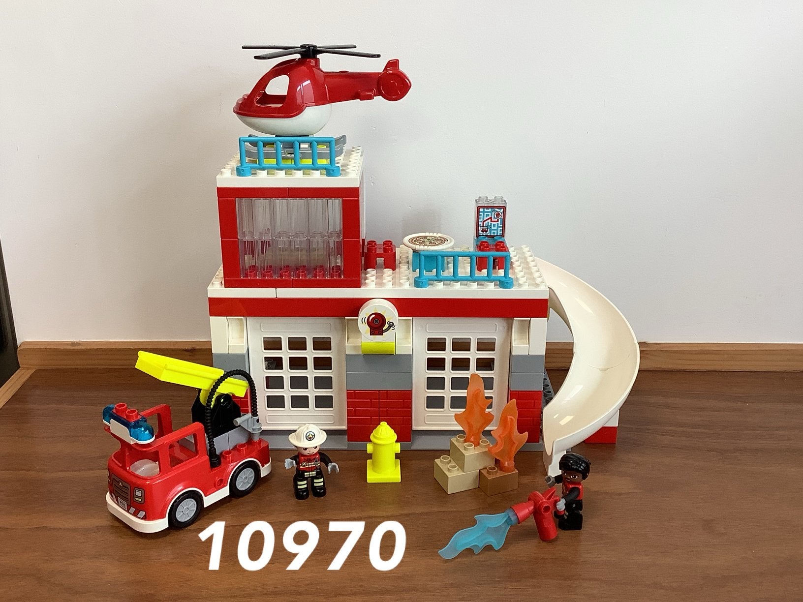 Duplo brandweerkazerne en helikopter 10970 (compleet) 2, Ophalen of Verzenden, Zo goed als nieuw, Complete set, Duplo