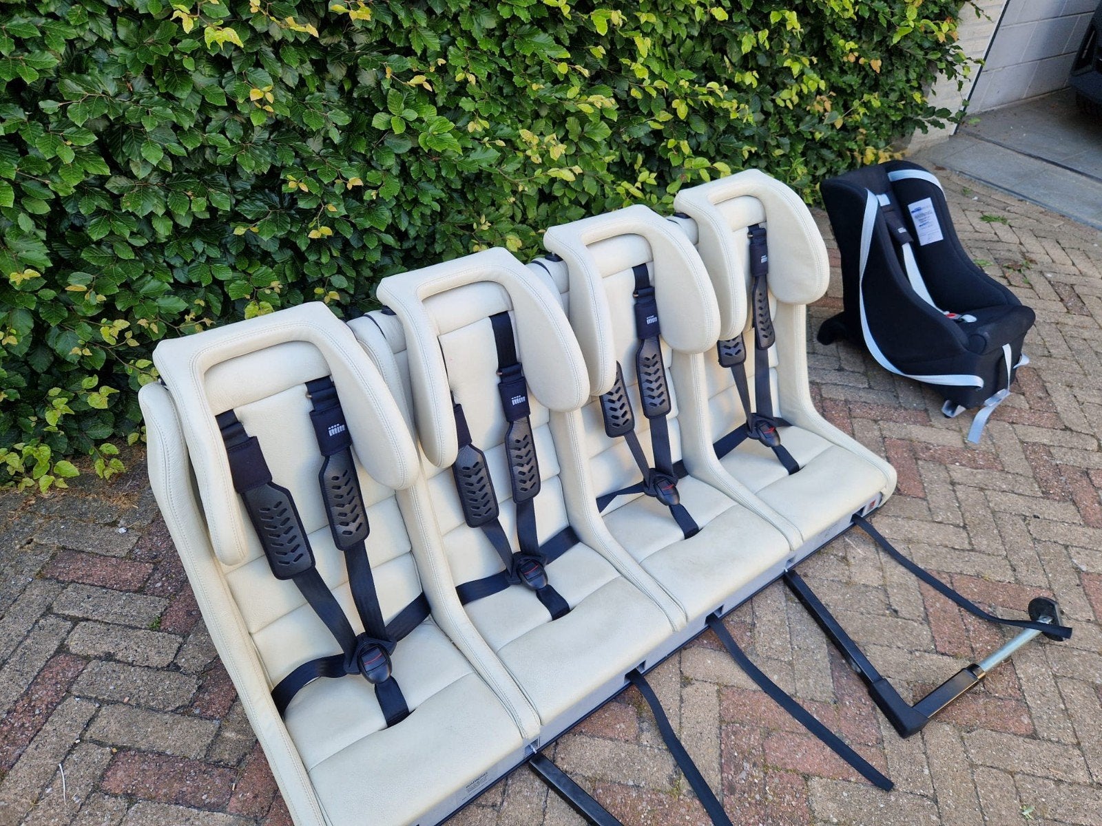 achterbankje Multimac 1320 (4-zits) met Minimac autostoel, Kinderen en Baby's, Autogordel, Zo goed als nieuw, 0 t/m 13 kg, Ophalen