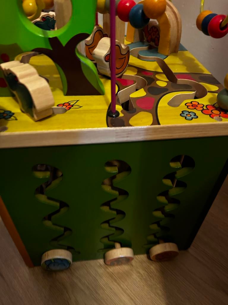 Houten speelblok met kralen en vormen, Ophalen, Zo goed als nieuw