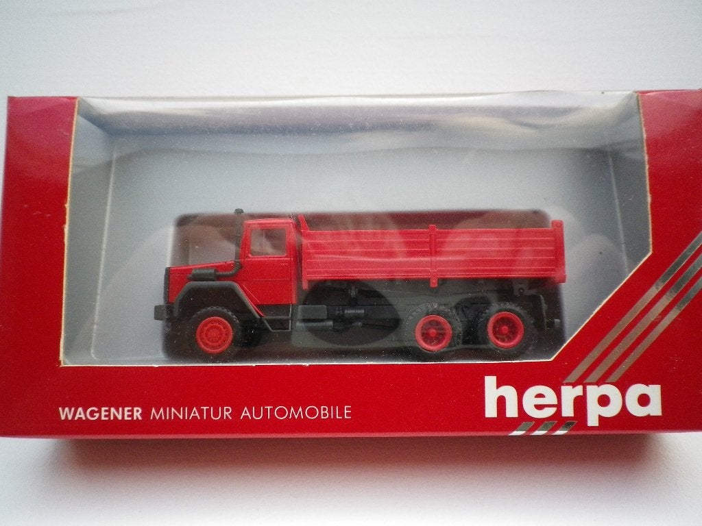 Herpa Iveco Iveco torpedo 6x6 kipper rood. Nieuw, Ophalen of Verzenden, Nieuw, Bus of Vrachtwagen, Herpa