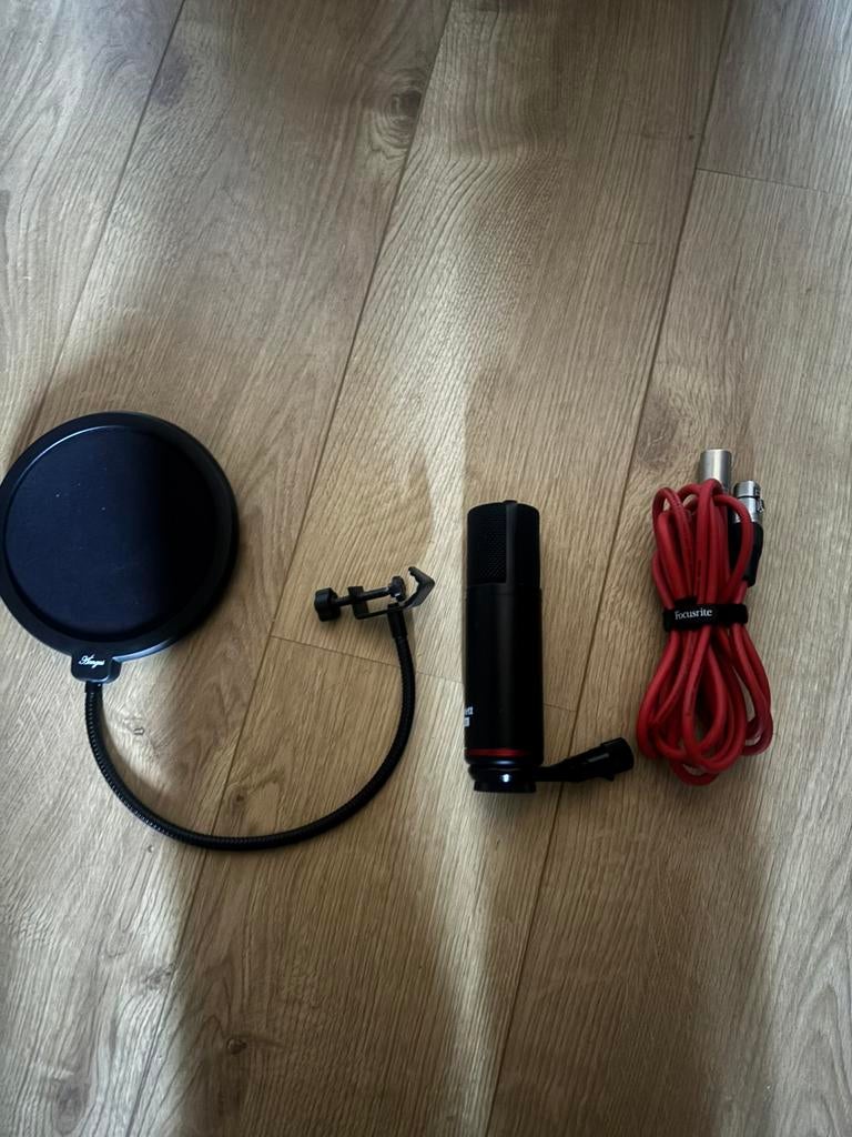 Scarlett studio mic (met pop filter en kabel), Ophalen, Zo goed als nieuw