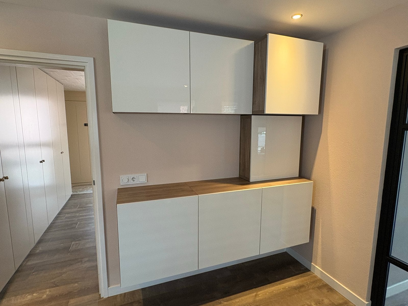Ikea Besta tofta Moderne zwevende kastenwand, Ophalen, Zo goed als nieuw