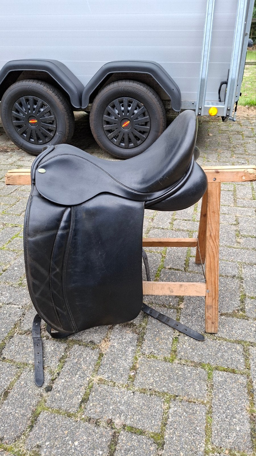 Hulsebos dressuurzadel, L (17.5 inch), Gebruikt, Dressuur, Diepe zit