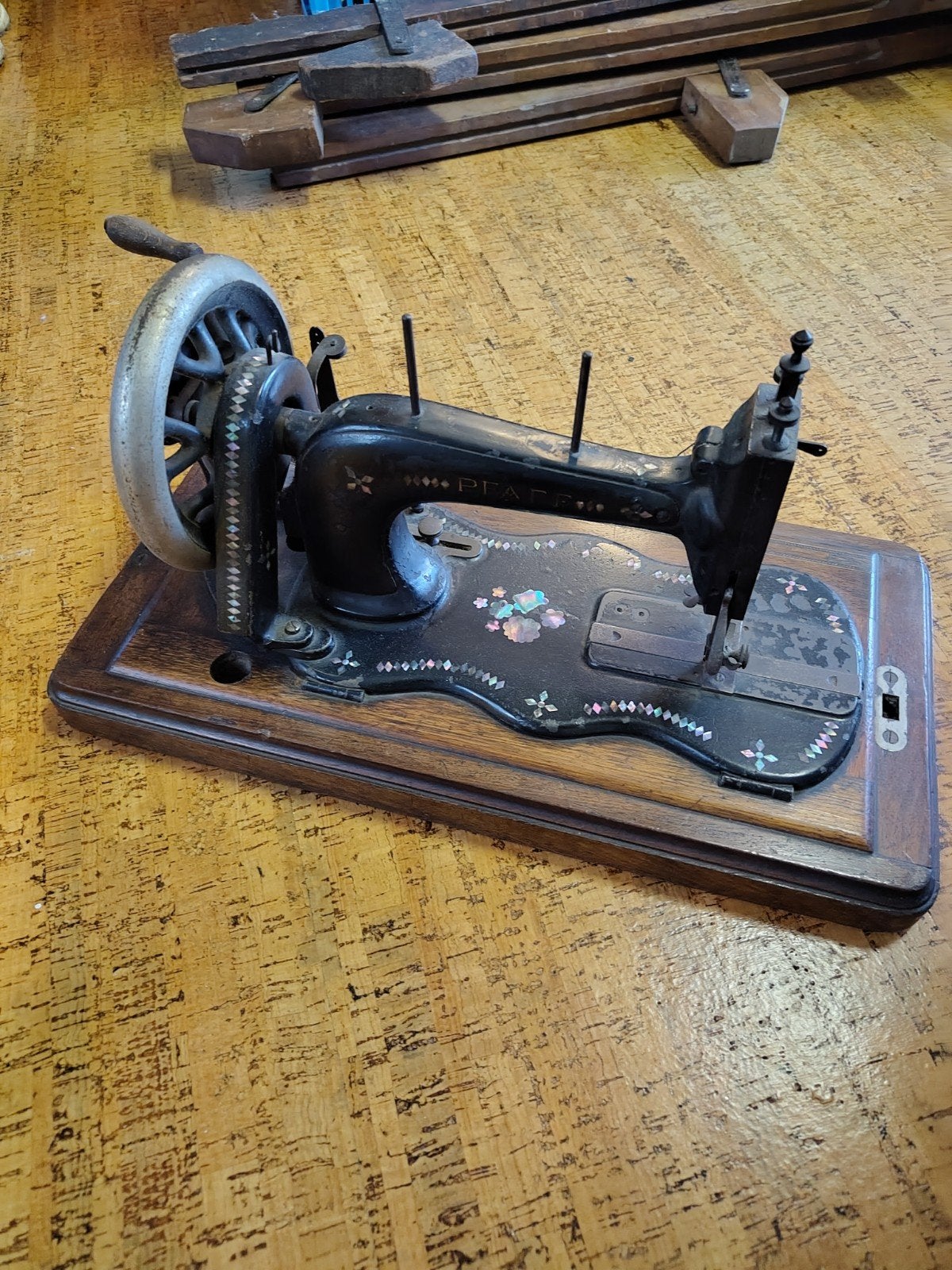 antieke naaimachine tafelmodel Pfaff, Antiek en Kunst, Antiek | Naaimachines, Ophalen of Verzenden