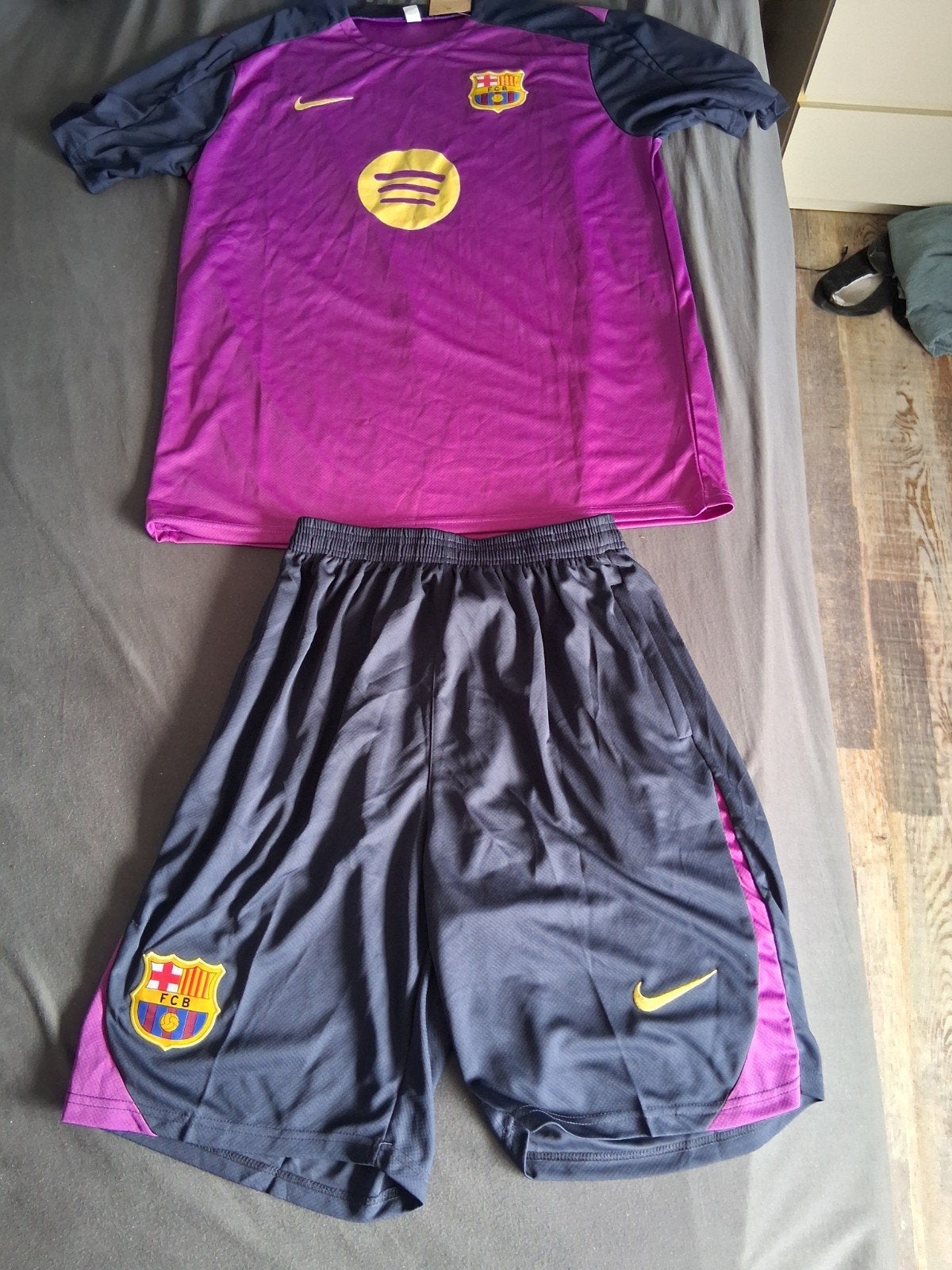 FC Barcelona Trainingspak - Shirt en Broekje - Maat XL, Maat XL, Ophalen of Verzenden, Nieuw, Set