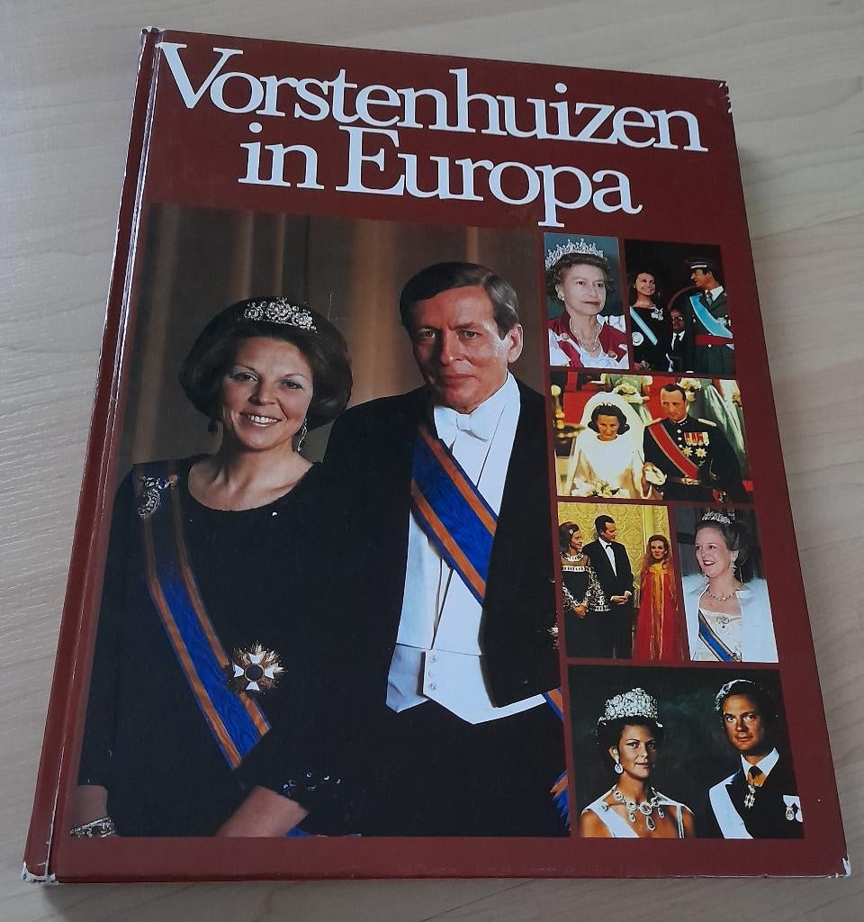 VORSTENHUIZEN IN EUROPA door Ans Herenius-Kamstra, Ophalen of Verzenden, Zo goed als nieuw