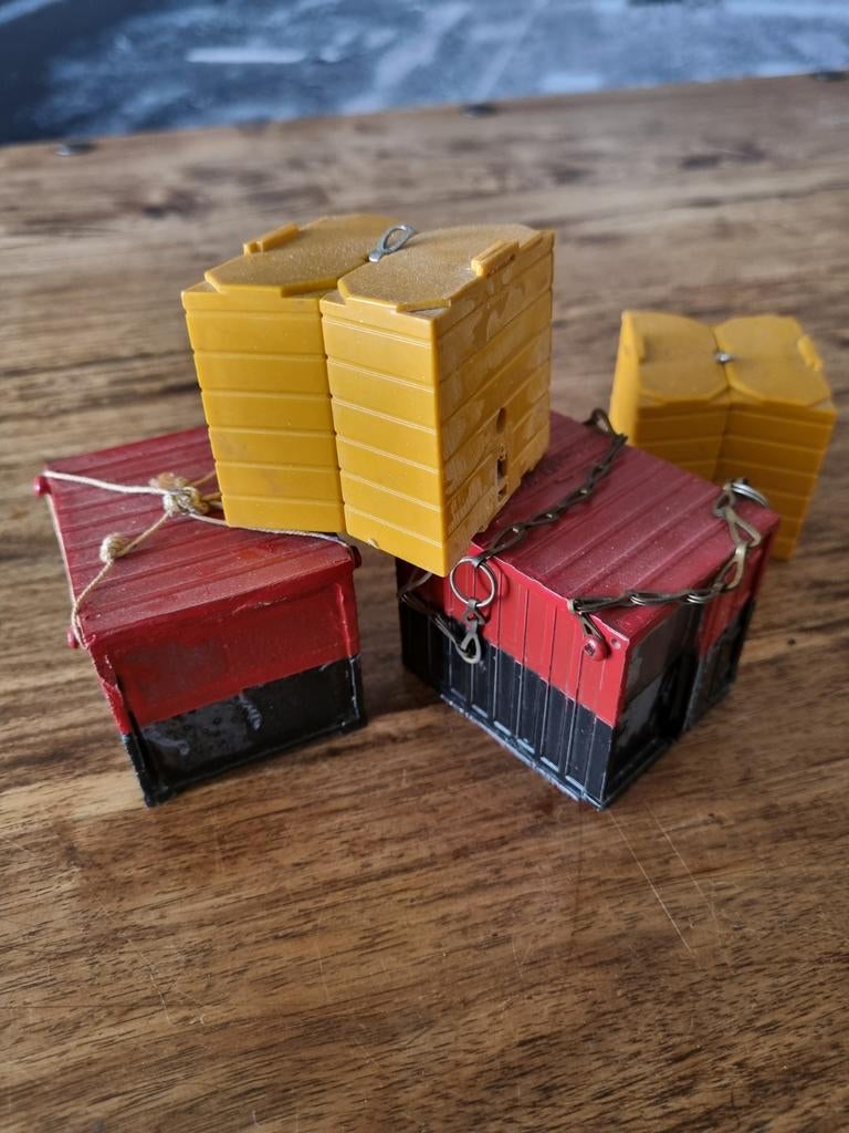 Miniatuur containers - decoratie of modelbouw, Ophalen of Verzenden, Gebruikt, Bus of Vrachtwagen, Overige merken