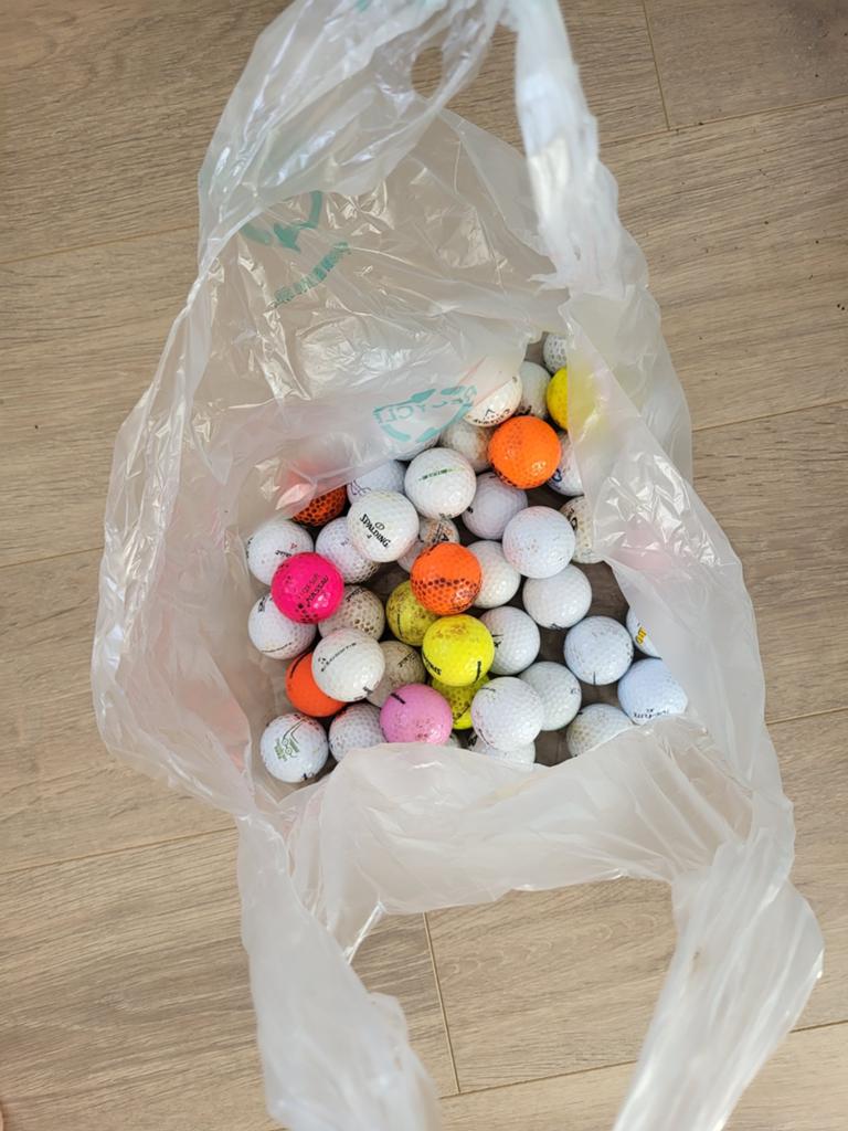 100 golfballen, Sport en Fitness, Golf, Ophalen, Gebruikt, Bal(len)