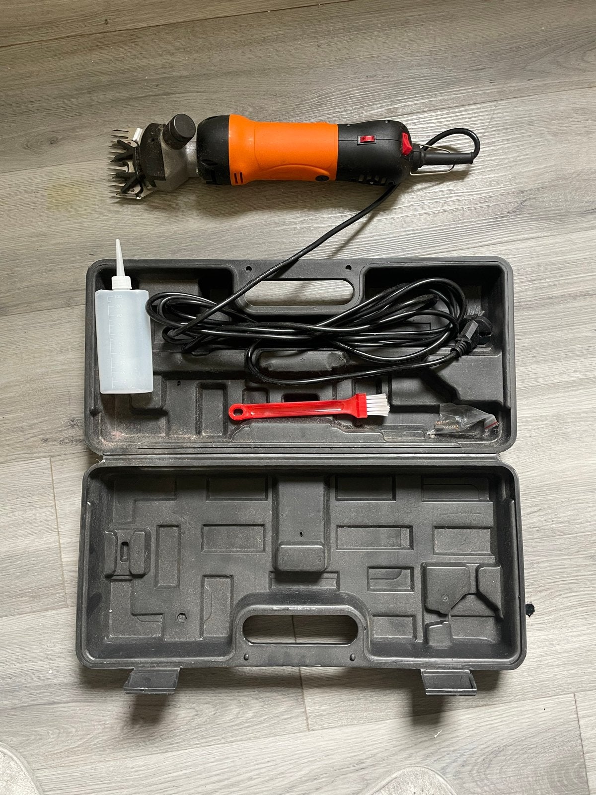 Elektrische schaaps-, geiten- en paardenscheermachine, Meerdere dieren, Geit