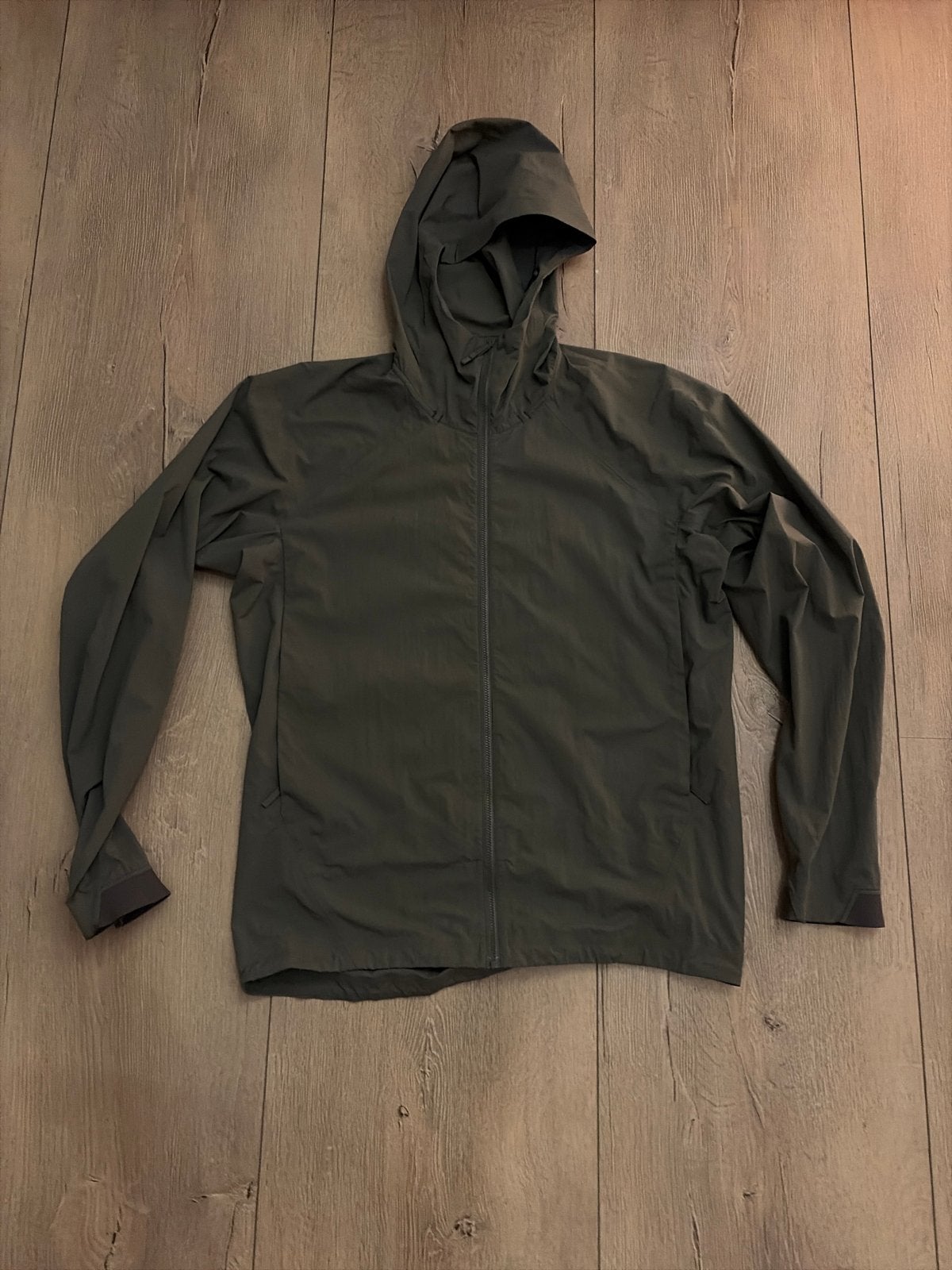 Arcteryx Veilance, Ophalen of Verzenden, Zo goed als nieuw, Maat 48/50 (M), Grijs
