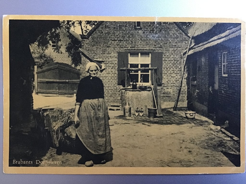 Eindhoven Brabants Dorpsleven - Vrouw  met kruiwagen 1954, Ophalen of Verzenden, 1940 tot 1960, Gelopen, Noord-Brabant