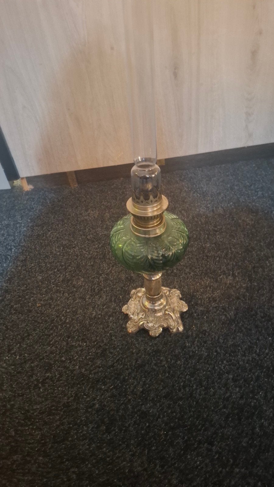 Antieke olielamp met groene glazen reservoir, Ophalen of Verzenden