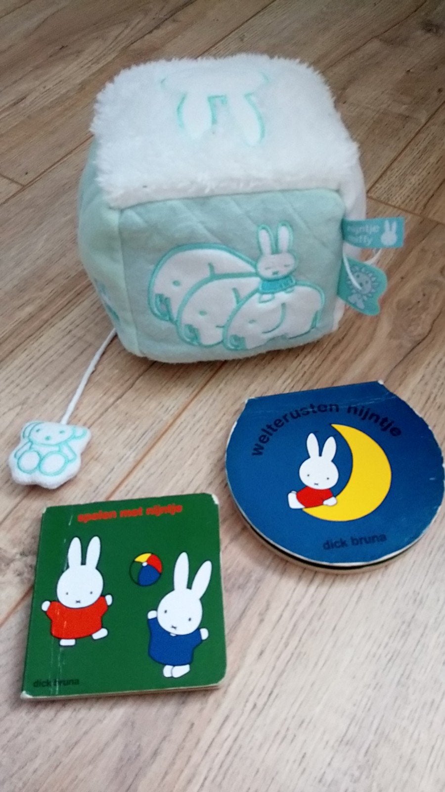 Nijntje muziekdoosje en 2 boekjes, Kinderen en Baby's, Speelgoed | Babyspeelgoed, Ophalen of Verzenden, Gebruikt, Overige typen