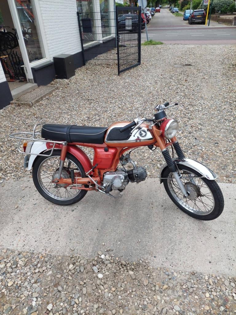 Honda cd50 rood  met kenteken (c50,dax,zb,ss50), Fietsen en Brommers, Overige merken, Eu, Eu, Eu
