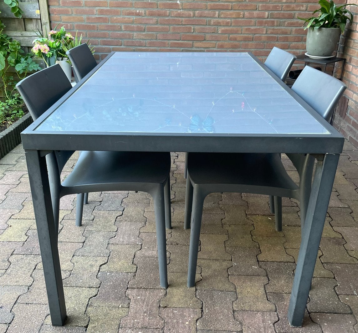 Tuintafel met 4 stoelen, Ophalen, 4 zitplaatsen, Kunststof, Gebruikt