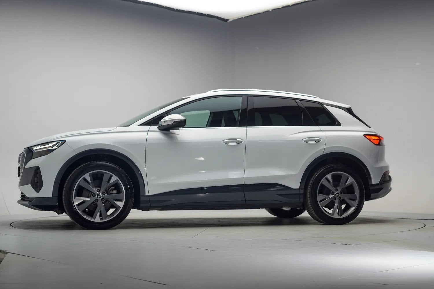 Audi Q4 e-tron 35 Launch edition Advanced 55 kWh [ LED Apple, Auto's, Automaat, 0 cilinders, Gebruikt, 1865 kg