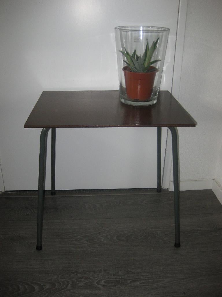 Oud Tafeltje grijs ijzeren pootjes, houten blad, Ophalen, Rond, Minder dan 55 cm, 60 cm of meer