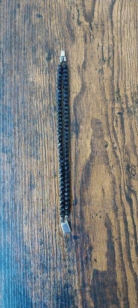 Antieke armband met zwarte git kralen en zilver slot, Sieraden, Tassen en Uiterlijk, Armbanden, Ophalen, Zo goed als nieuw, Zilver