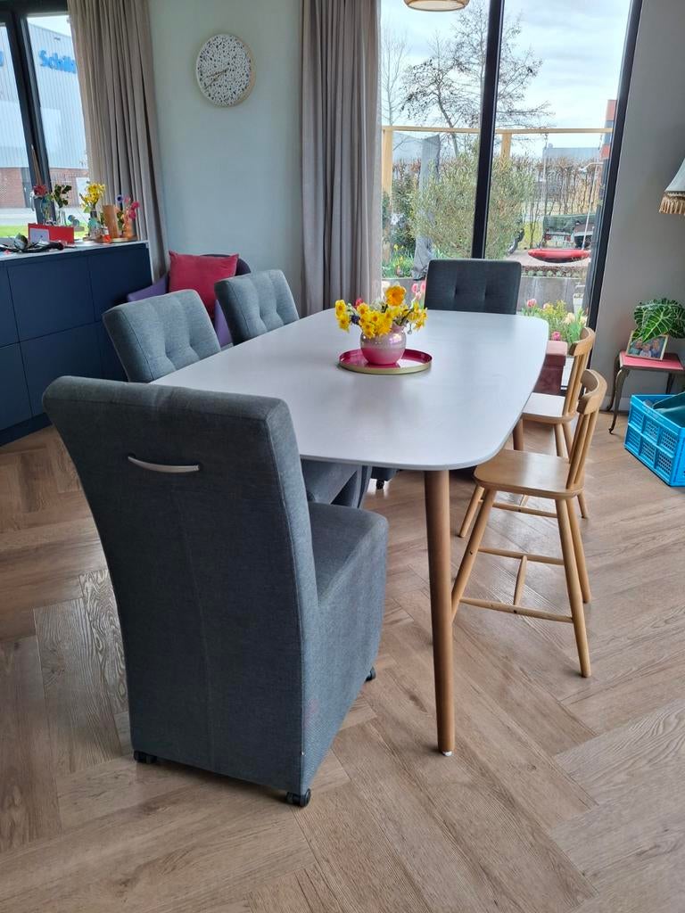4 luxe eetkamerstoelen op wieltjes, Ophalen, Gebruikt, Vier, Stof