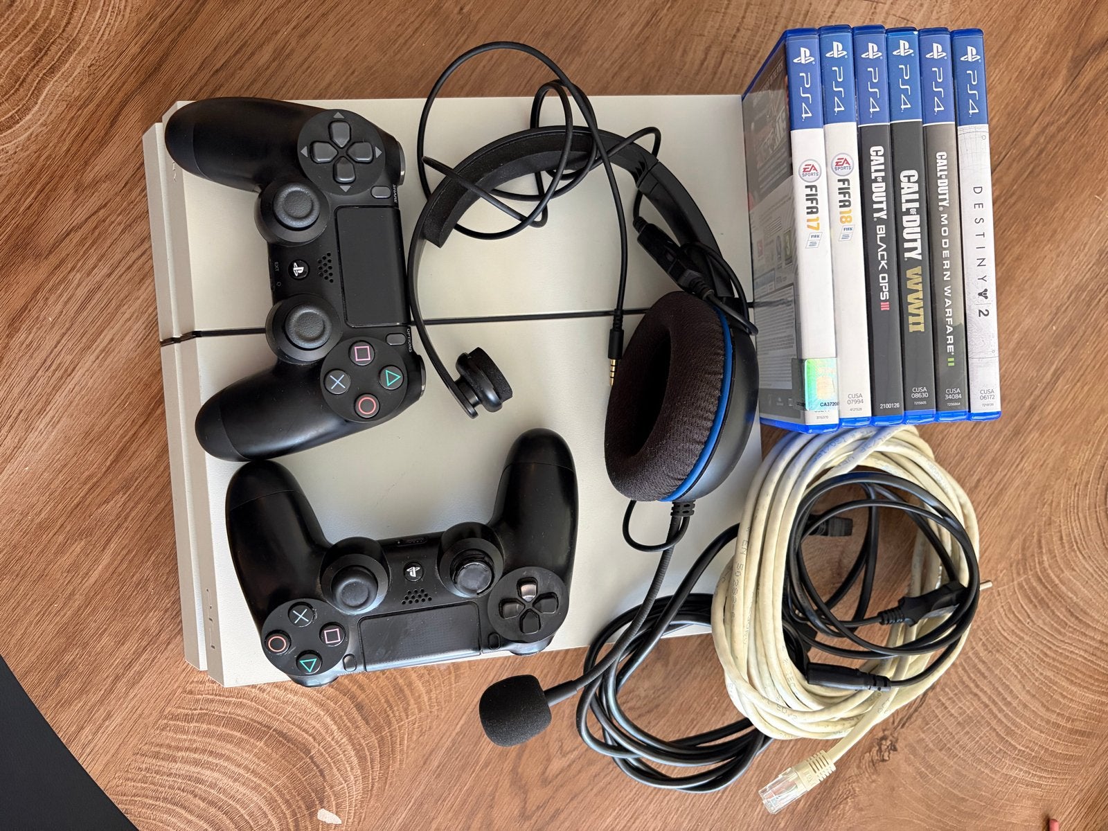 PS4 500GB met 2 controllers (waarvan 1 defect), Spelcomputers en Games, Spelcomputers | Sony PlayStation 4, Gebruikt, Original