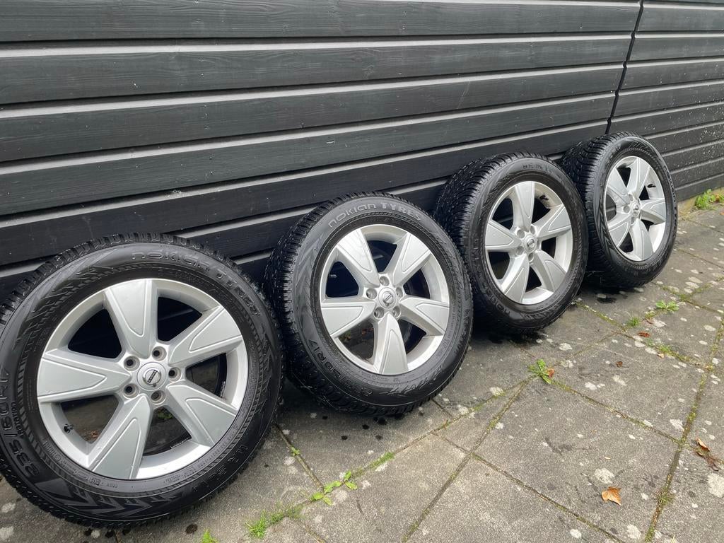 Winterbanden met volvo xc40 r17 velgen, voldoende profiel, Auto-onderdelen, Banden en Velgen, Ophalen, Gebruikt, Banden en Velgen