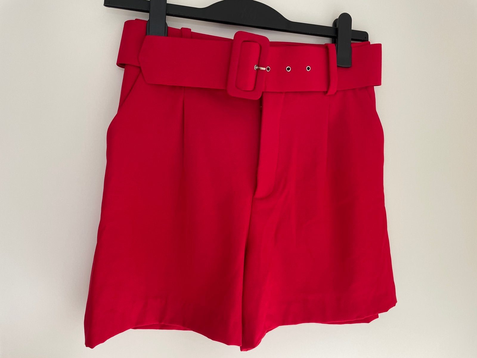 Rode shorts/ korte broek met bijpassende riem van Zara mt S, Kort, Ophalen of Verzenden, Zo goed als nieuw, Maat 36 (S)